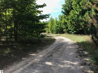5583 Tilton Rd, Traverse City, MI 49684