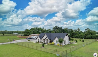 6123 Fm 1701, Avery, TX 75554