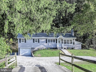 30 Pine Hill Rd, New Ringgold, PA 17960