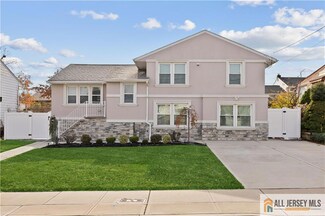 105 Markowitz St, Carteret, NJ 07008