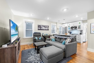 23 Howard St Unit 1, Cambridge, MA 02139