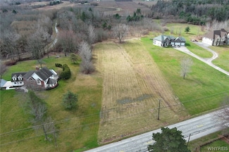 4286 E Lake Rd, Wilson, NY 14172