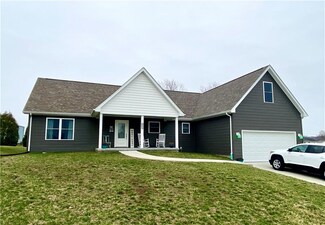 609 Poplar Cove Dr, Brownstown, IN 47220