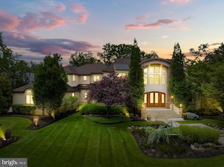 4 Southwood Dr, Cherry Hill, NJ 08003