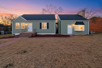 2218 Larchwood St NE, Roanoke, VA 24012