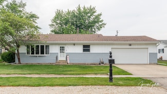 423 N Pine St, Waterman, IL 60556