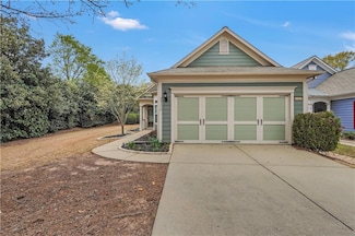 6420 Rockpoint Ln, Hoschton, GA 30548