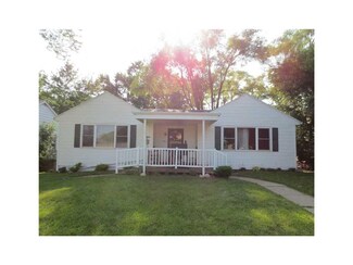 104 2nd Ave, Hiawatha, IA 52233