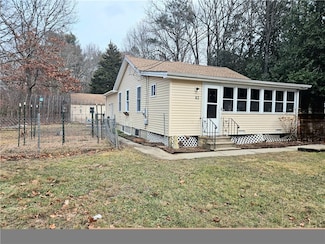 82 Wood St, Coventry, RI 02816