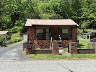 1886 Whitman Creek Rd, Whitman, WV 25652
