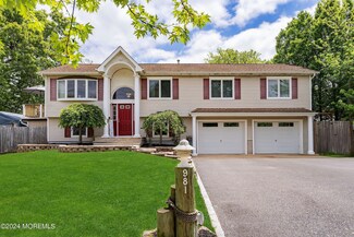 981 Ambassador Dr, Toms River, NJ 08753