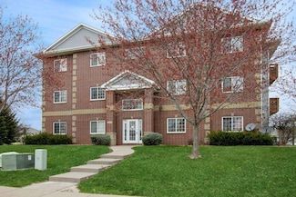 2300 W Lake Rd Unit 204, North Liberty, IA 52317