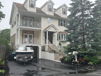 33 Lakeside Dr, Shrewsbury, MA 01545