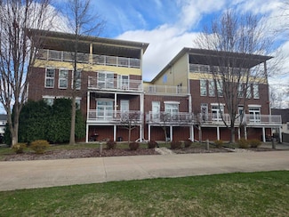 100 Edward St Unit 3, Fort Atkinson, WI 53538