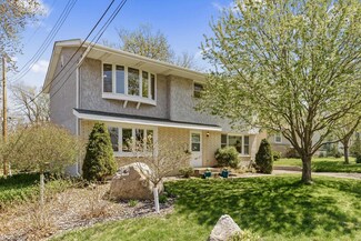 1136 Charlton St, Saint Paul, MN 55118