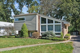 1237 Eastwood Ave, Highland Park, IL 60035