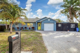 2207 22nd St W, Bradenton, FL 34205