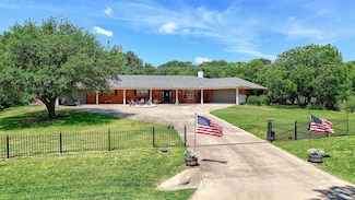 1246 Kiowa Dr W, Gainesville, TX 76240