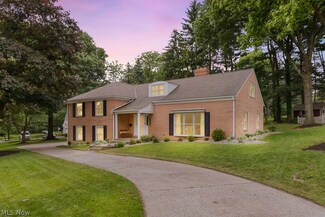3520 Old Colony Dr NW, Canton, OH 44718