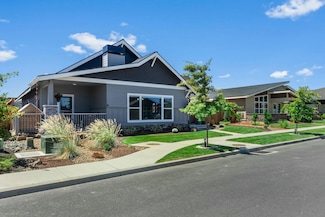 703 NW 13th St, Redmond, OR 97756