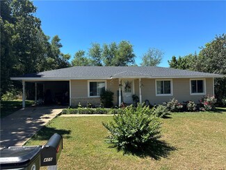 405 Edwards Ave, Berryville, AR 72616