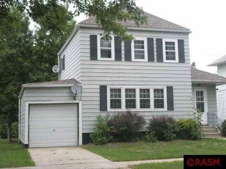 517 E 9th St, Blue Earth, MN 56013