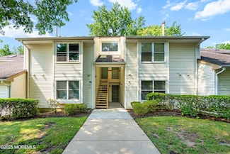 215 Ravenswood Rd, Englishtown, NJ 07726