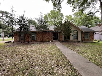 10301 Howe Dr, Leawood, KS 66206
