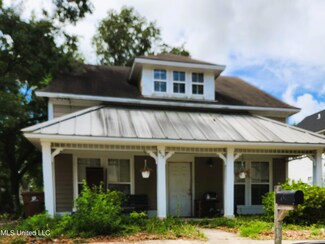 615 Crescent St, Biloxi, MS 39530