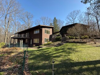 3375 Riverbend Dr, Ann Arbor, MI 48105