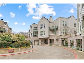 1710 S Harbor Way Unit 202, Portland, OR 97201