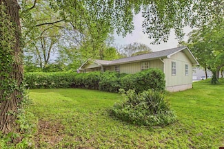 107 S 3rd St, Flippin, AR 72634