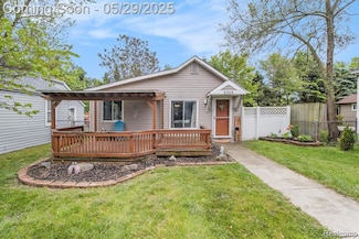 2305 Hester Ct, Keego Harbor, MI 48320