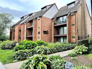 181 Loomis Dr Unit 152, West Hartford, CT 06107