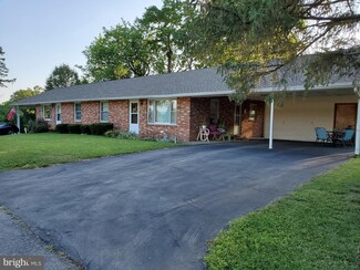 11918 Redbud Ln, Hagerstown, MD 21742
