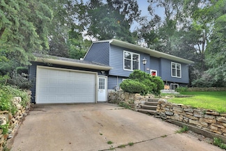 904 11th St, Hudson, WI 54016