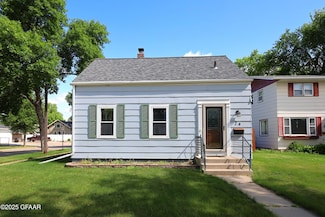 24 Seward Ave, Grand Forks, ND 58203