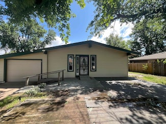 980 N Brownthrush Ln, Wichita, KS 67212