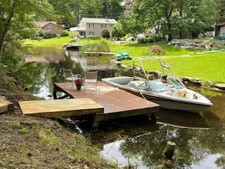1 Laurel Hill Dr, Woodstock Valley, CT 06282