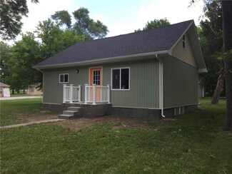 304 A St, Creighton, MO 64739