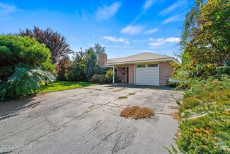 312 N 40th Ave, Yakima, WA 98908
