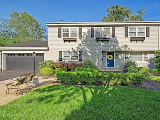 195 N Park Blvd, Glen Ellyn, IL 60137