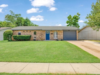 936 Elmwood Dr, Lewisville, TX 75067