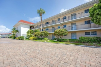 45 High Point Cir S Unit 303, Naples, FL 34103