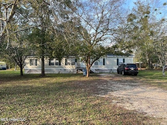9813 Seaman Rd, Ocean Springs, MS 39565