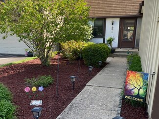 19 Stonehearth Square, Indian Head Park, IL 60525