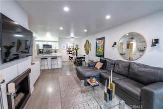 906 N Doheny Dr Unit 303, West Hollywood, CA 90069