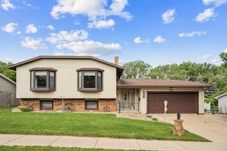 513 Barbara Dr, Cedar Falls, IA 50613