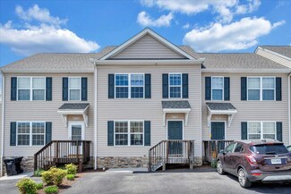 6858 Village Green Dr, Roanoke, VA 24019