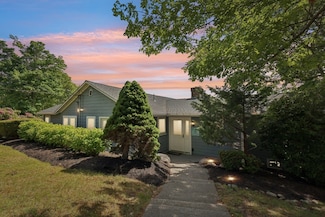 57 Oak St, Wareham, MA 02571
